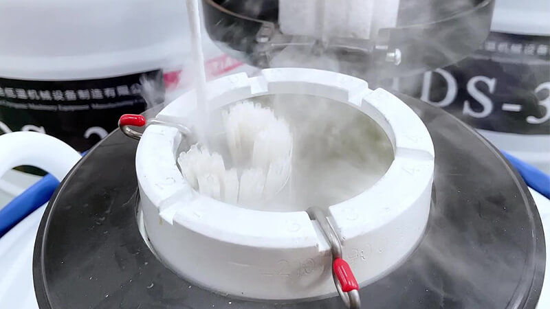 生物液氮罐结冰是什么原因