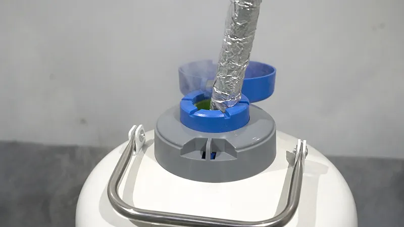 用液氮泵转移液氮