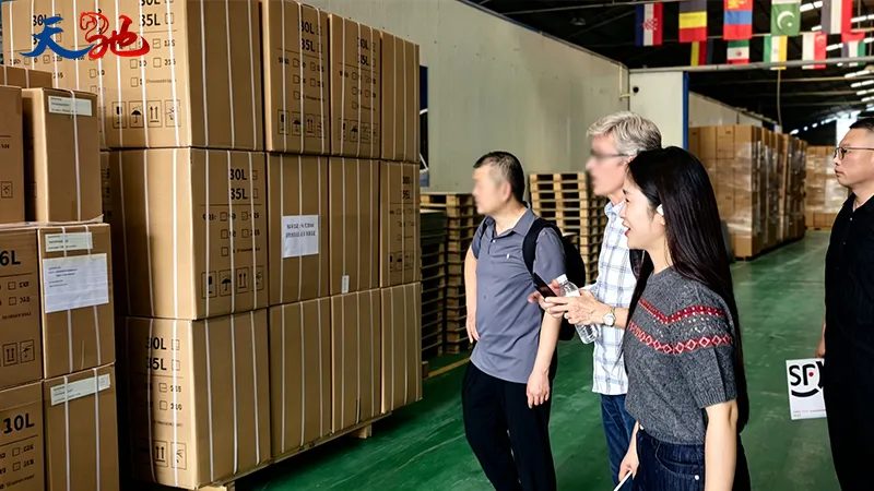 美国低温设备客户全面考察天驰液氮罐工厂